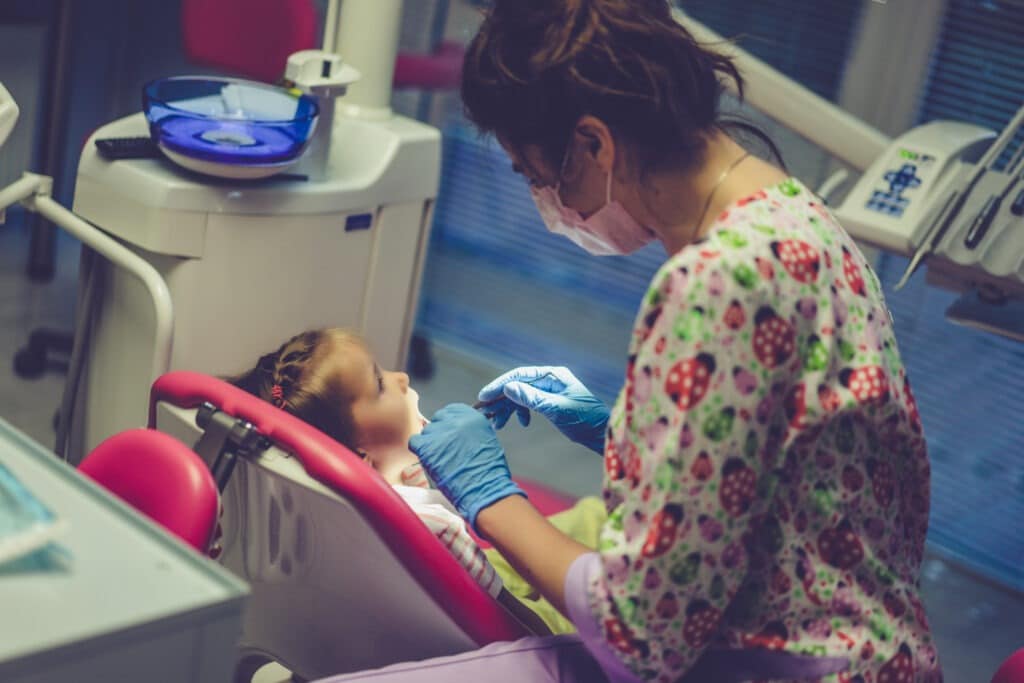 bebê no dentista